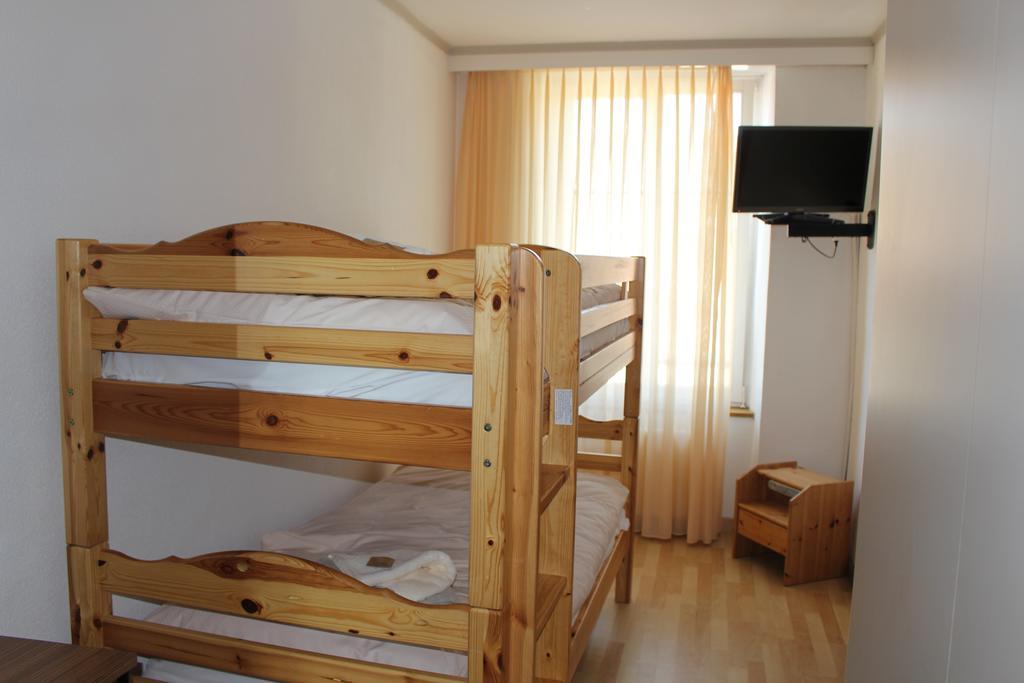 Hotel De La Gare Yvonand Phòng bức ảnh